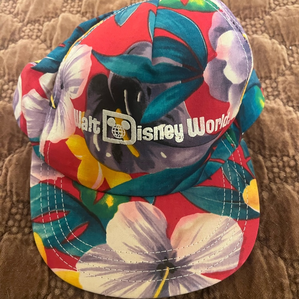 Vintage Disney Hat 🖤